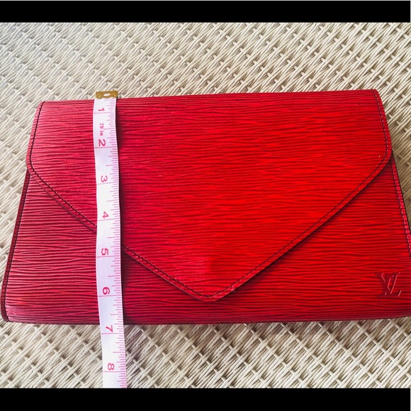 Authentic Louis Vuitton Carnime Red Epi Art Clutch - Picture 5 of 15